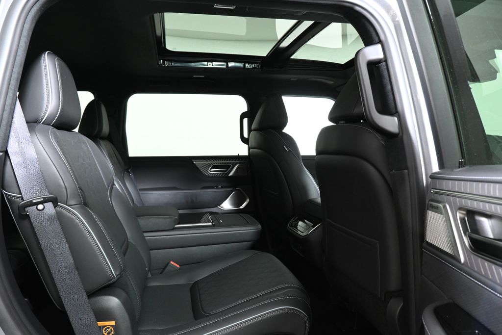 Thumbnail: 2026 INFINITI QX80 - 20