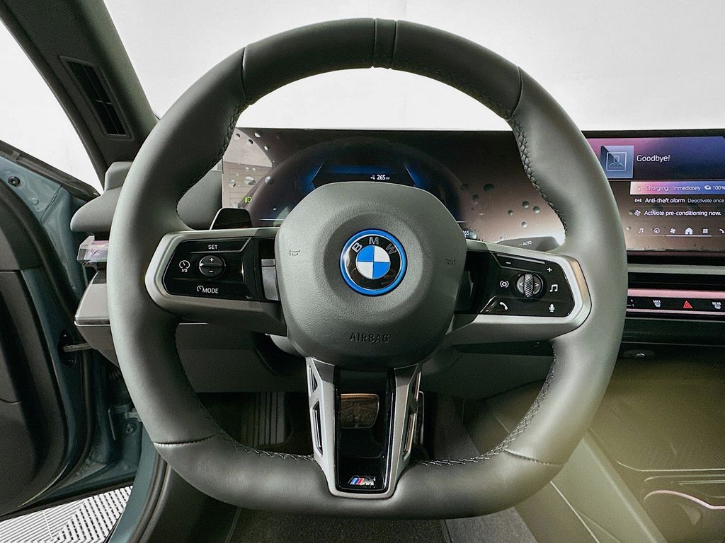 2025 BMW i5 eDrive40 10