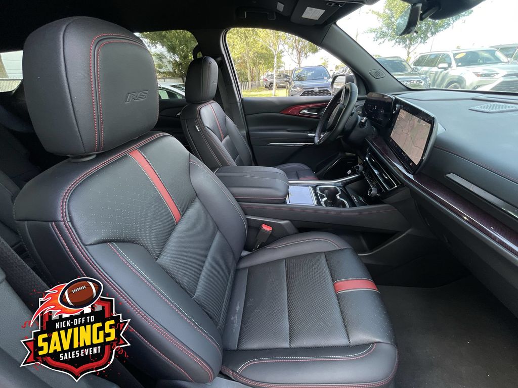 Used 2025 Chevrolet Traverse SUV