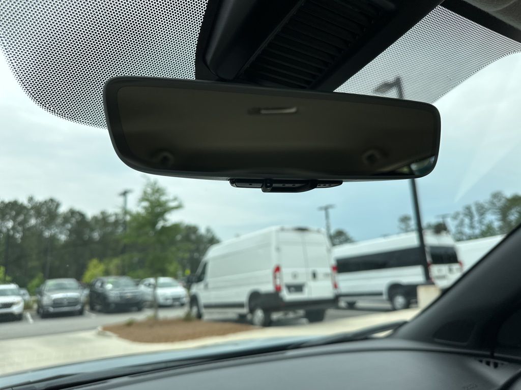 2023 Boulder Gray Pearl Nissan Kicks SR FWD SUV