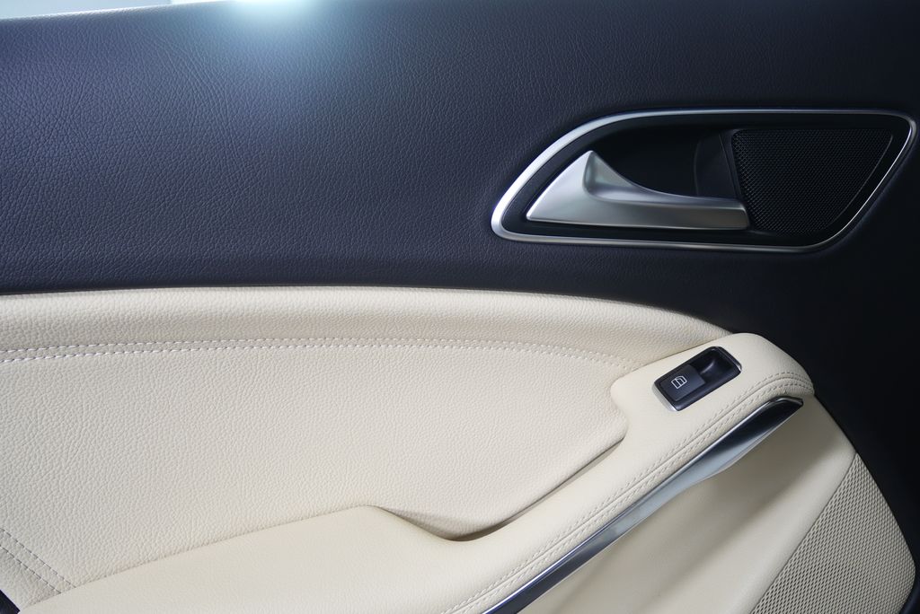 Thumbnail: 2018 Mercedes-Benz CLA - 13