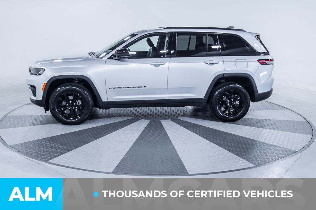 Used 2025 Silver Jeep Altitude image 4