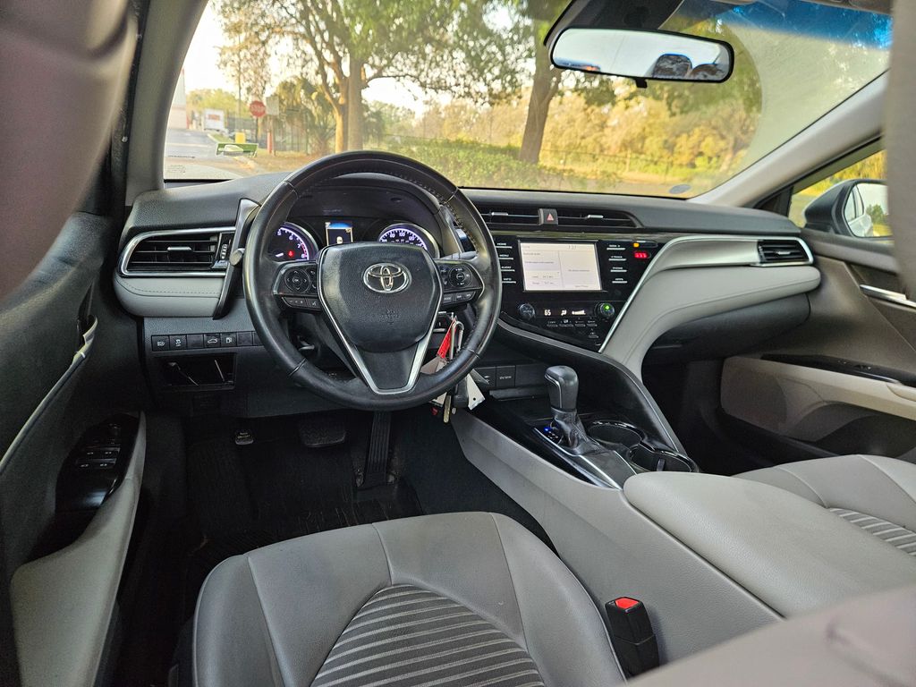 2018 Toyota Camry SE 12