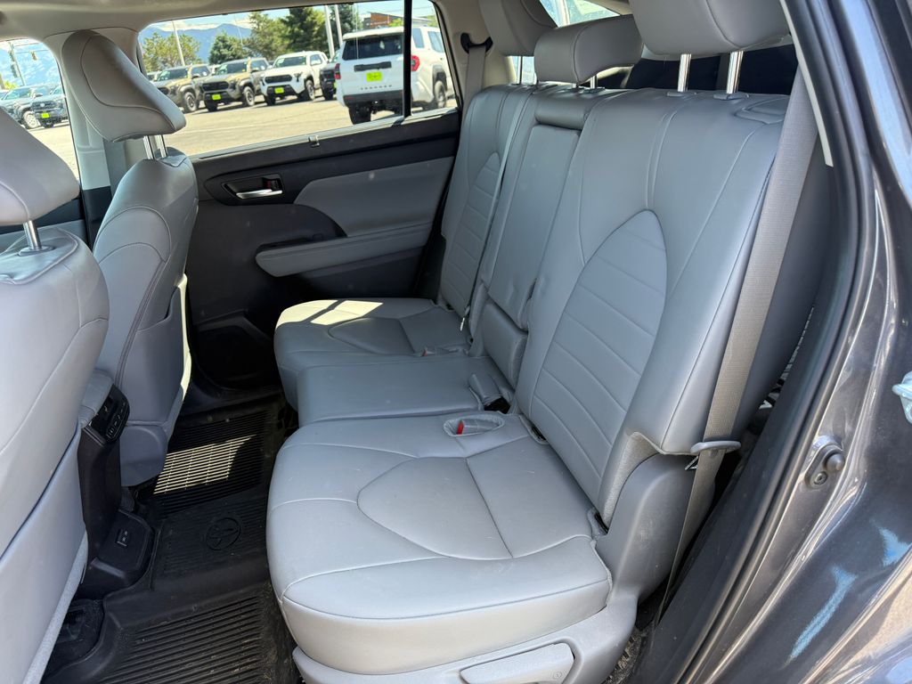 Used 2024 Toyota Highlander SUV