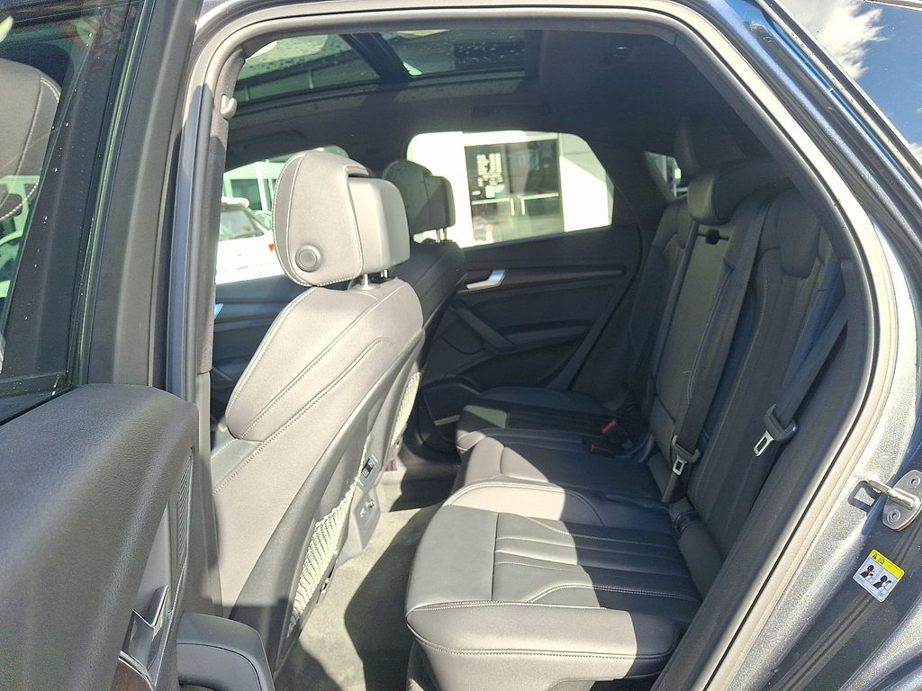 Thumbnail: 2023 Audi Q5 - 10