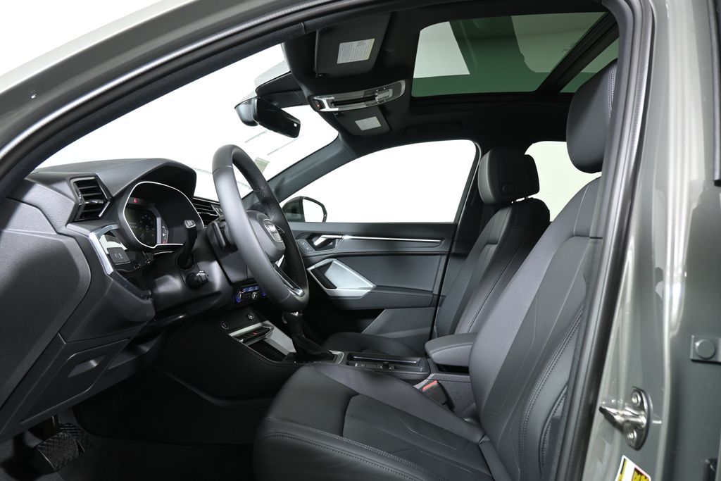 Thumbnail: 2025 Audi Q3 - 3