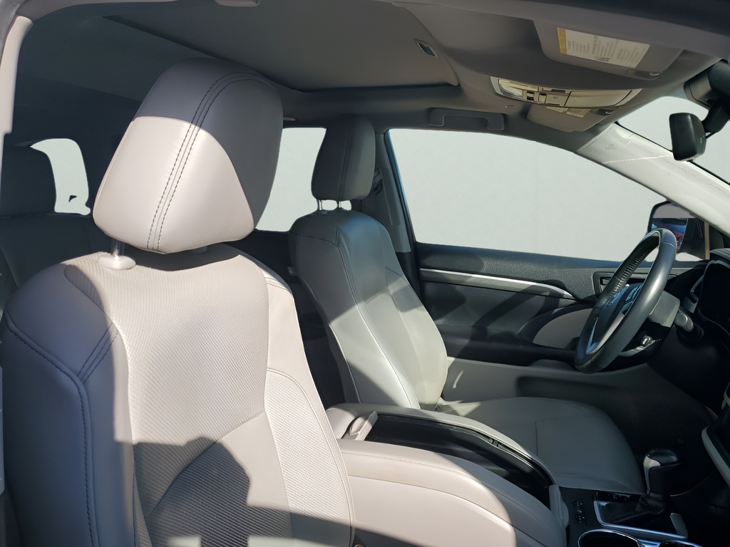 Used Car 2019 Toyota Highlander  Limited For Sale Under $30,000 In Austin, Texas