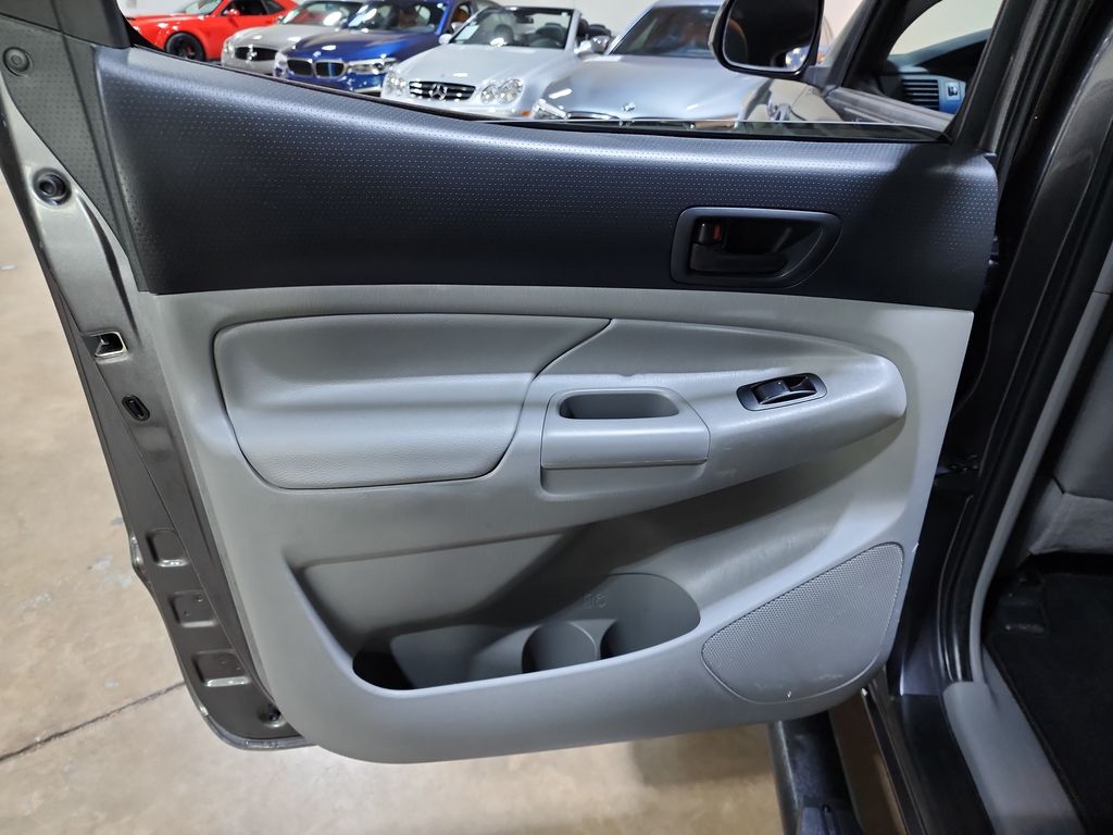 2014 Toyota Tacoma V6 photo