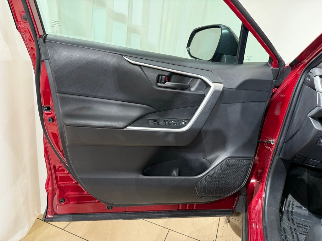 Thumbnail: 2020 Toyota RAV4 - 15