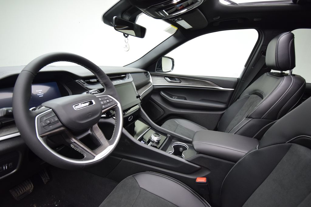 new 2026 Jeep Grand Cherokee car, priced at $40,443