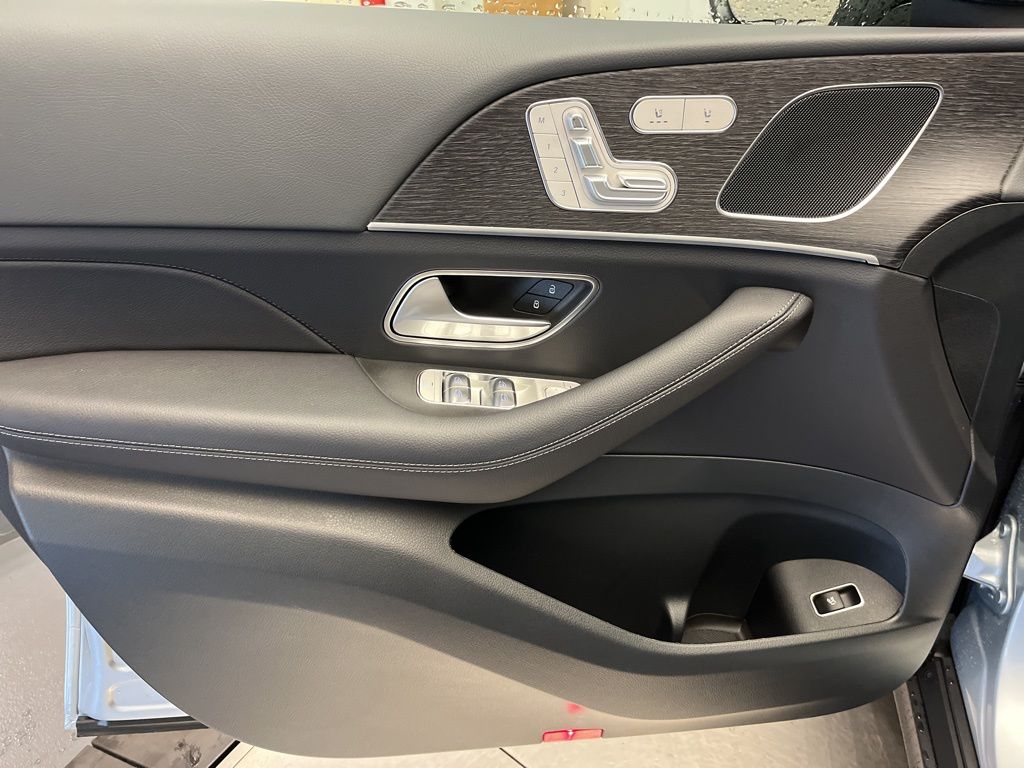 Thumbnail: 2026 Mercedes-Benz GLE - 11