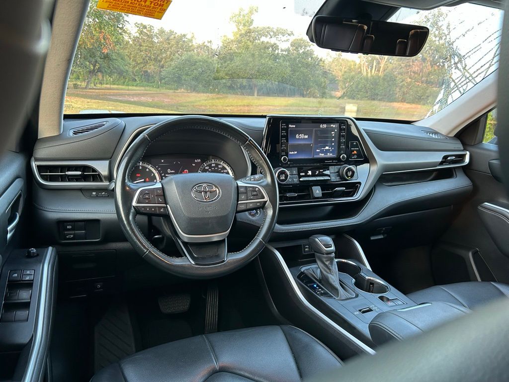 2022 Toyota Highlander XLE 12