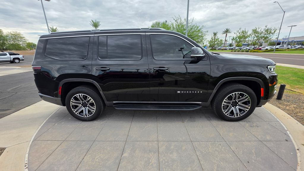 Thumbnail: 2022 Jeep Wagoneer - 4