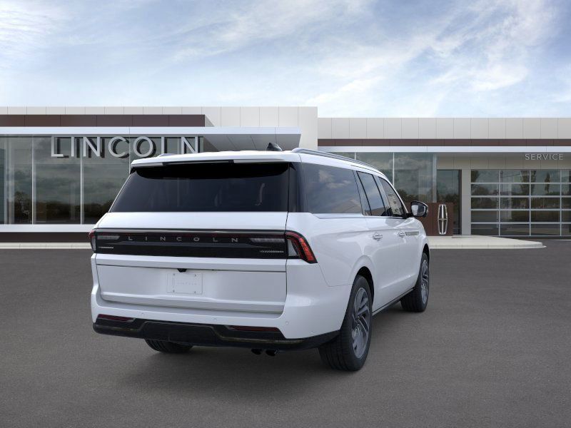 Thumbnail: 2025 Lincoln Navigator L - 8