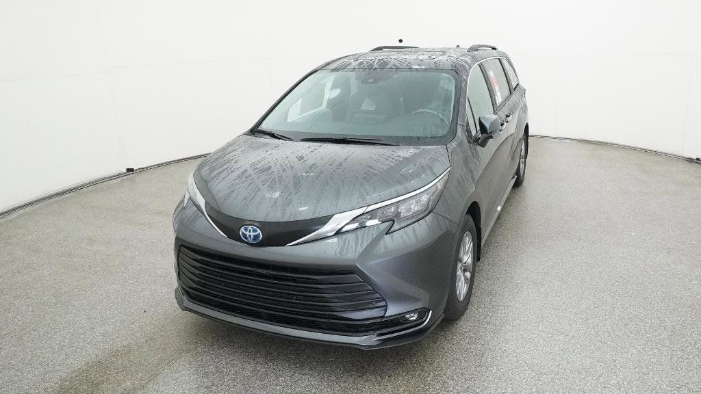 Thumbnail: 2025 Toyota Sienna - 2