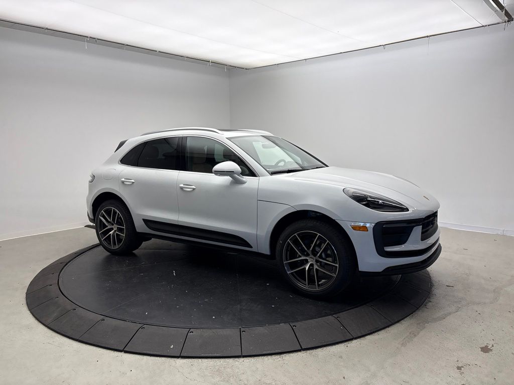 Thumbnail: 2026 Porsche Macan - 9