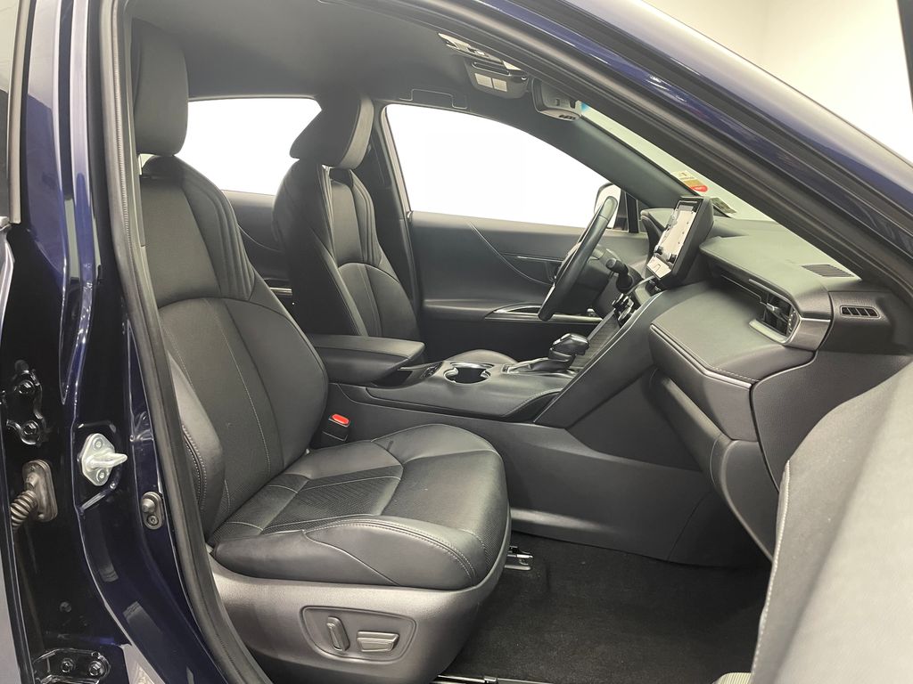 2021 Toyota Venza XLE 17
