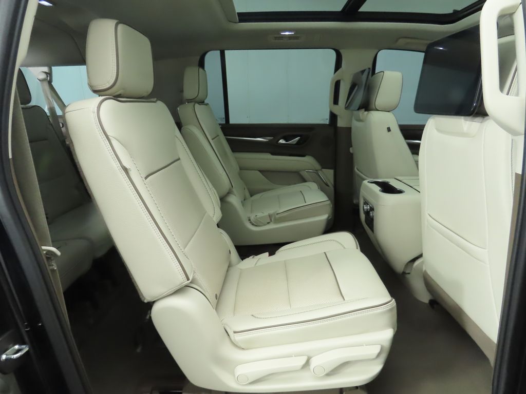 Thumbnail: 2023 GMC Yukon XL - 18