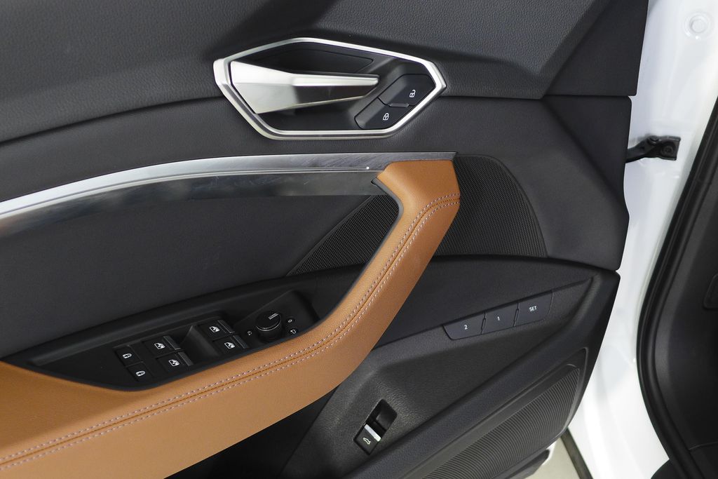 Thumbnail: 2024 Audi Q8 e-tron - 12