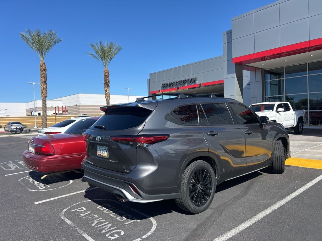Thumbnail: 2023 Toyota Highlander - 5