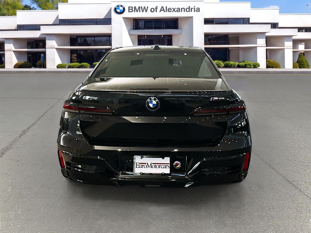 New 2026 Black BMW M70 image 5