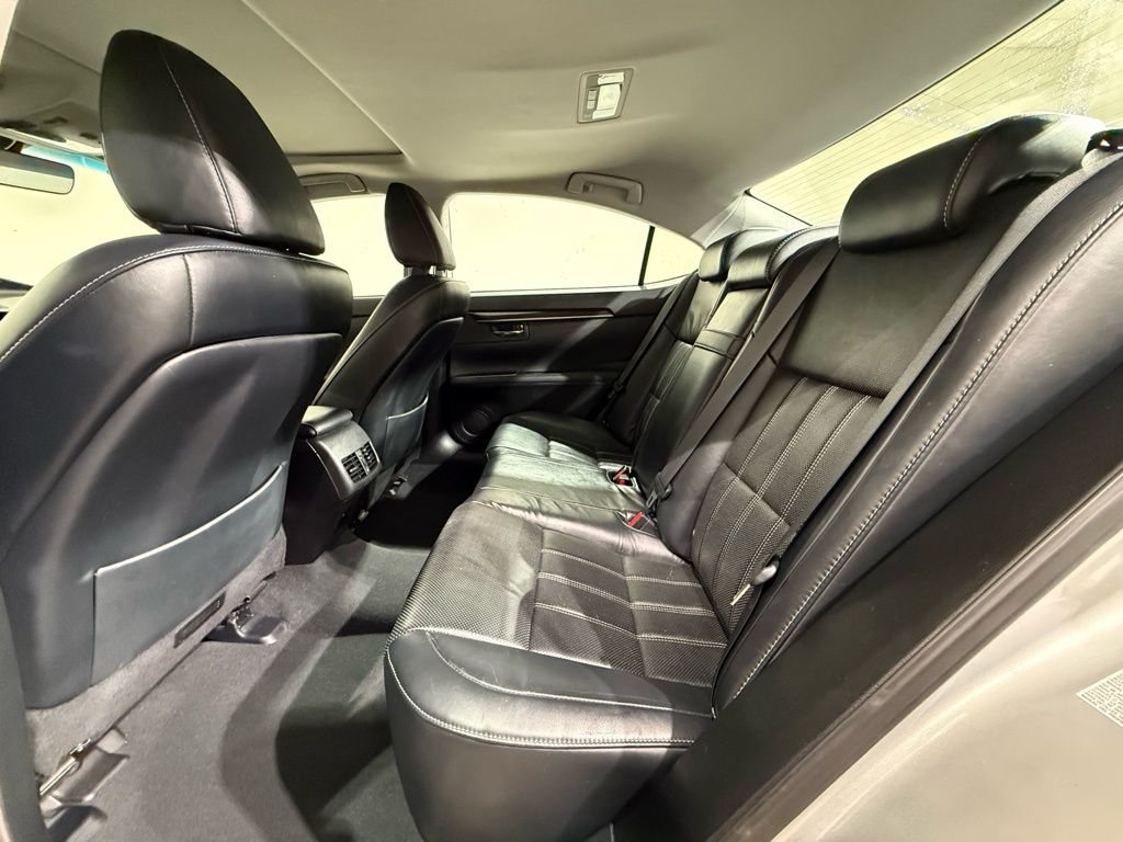 Thumbnail: 2017 Lexus ES - 19