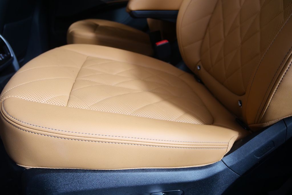 Thumbnail: 2024 BMW X7 - 14