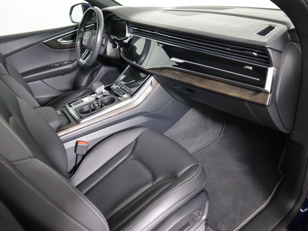 Thumbnail: 2020 Audi Q8 - 18