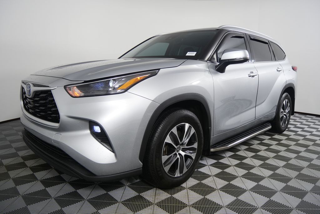 Thumbnail: 2022 Toyota Highlander - 8