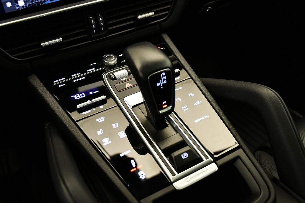 Thumbnail: 2022 Porsche Cayenne - 32