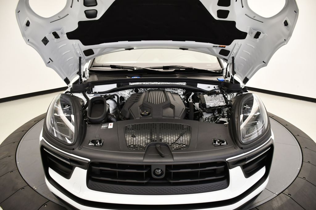 Thumbnail: 2026 Porsche Macan - 13