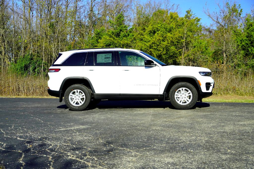 New Car 2025 Jeep Grand Cherokee  Laredo For Sale Under $35,000 In Taylor, Texas