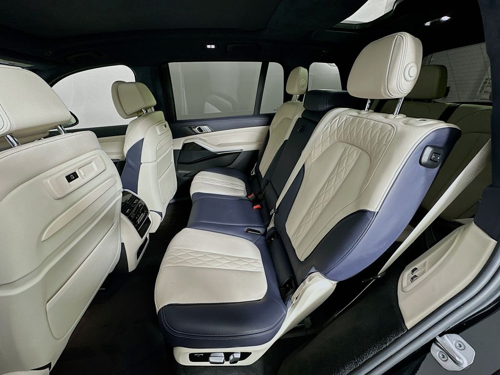 2022 BMW X7 xDrive40i 25