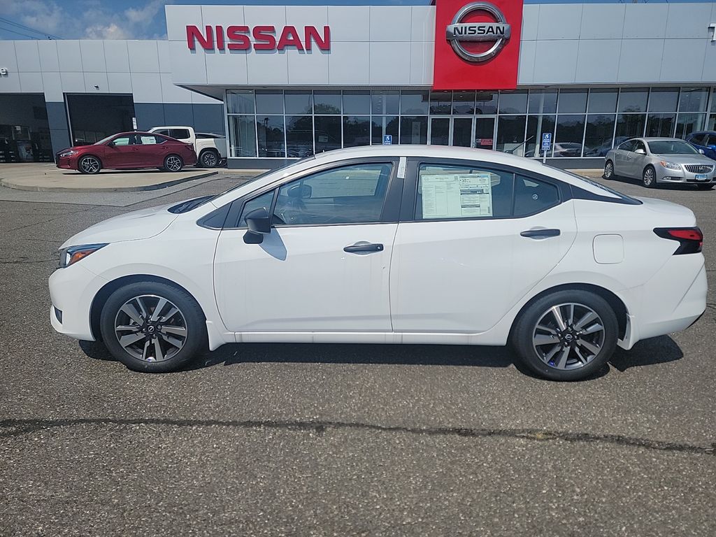 2024 Nissan Versa 1.6 S 2