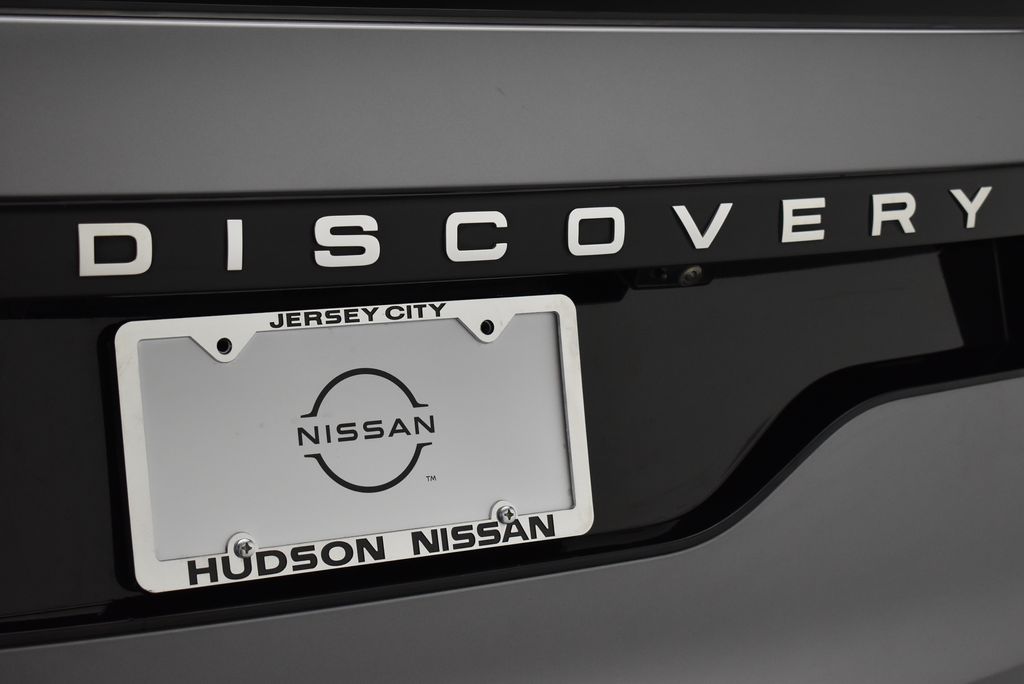 Thumbnail: 2024 Land Rover Discovery - 9