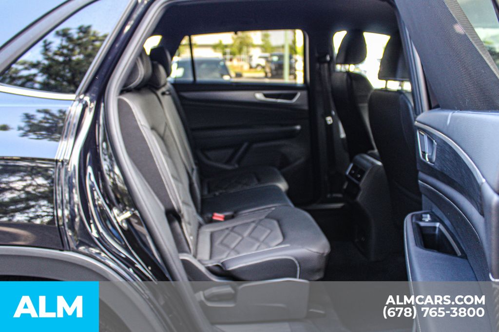 Used 2025 Black Volkswagen 2.0T SE w/Technology image 17