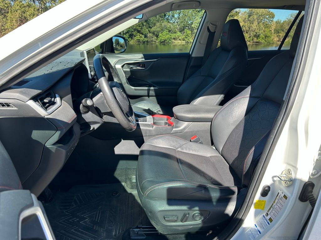 Thumbnail: 2020 Toyota RAV4 - 14