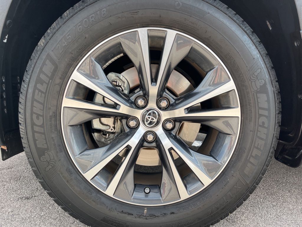 Thumbnail: 2016 Toyota Highlander - 12