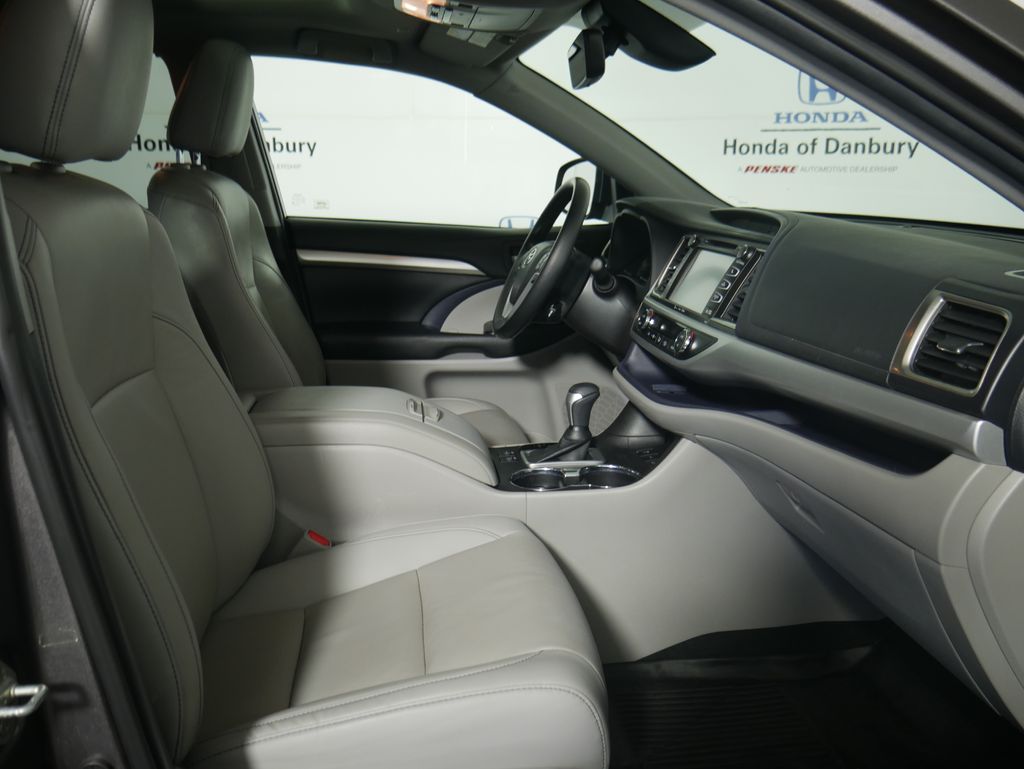Thumbnail: 2019 Toyota Highlander - 7