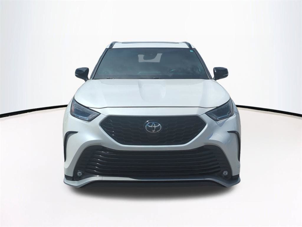 Used 2021 White Toyota XSE image 3