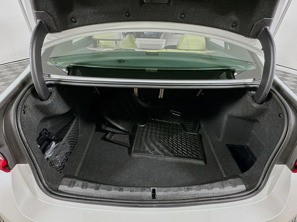 2024 BMW 3 Series 330i 27