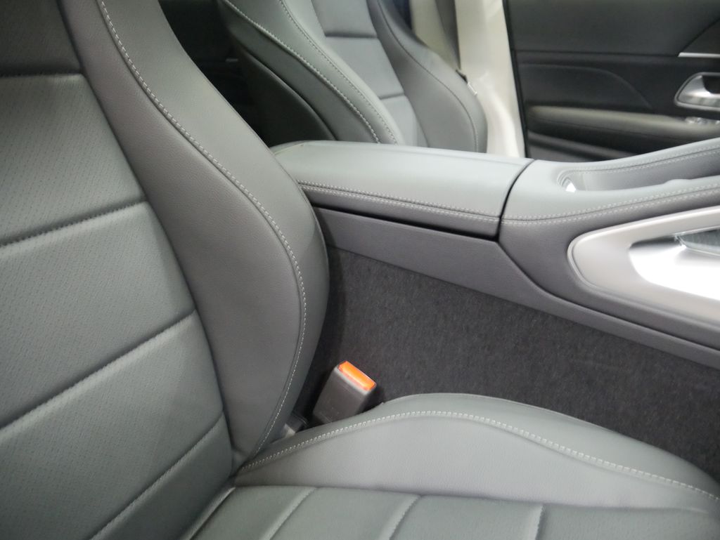 Thumbnail: 2026 Mercedes-Benz GLE - 31