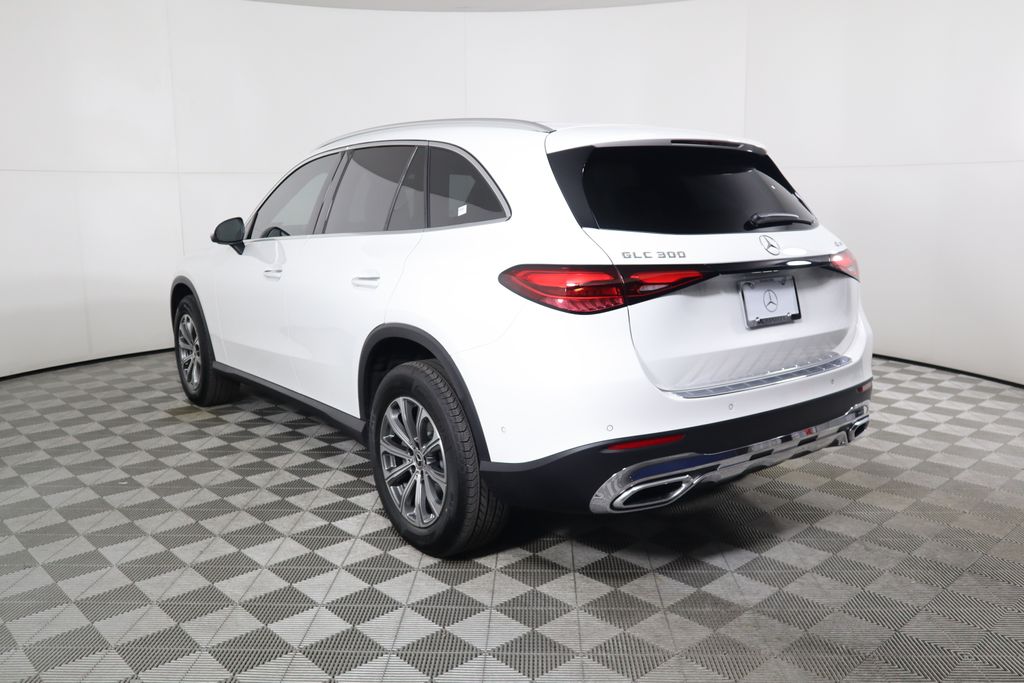 2025 Mercedes-Benz GLC 300 7
