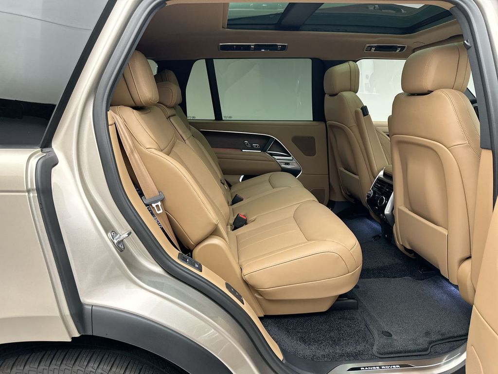2025 Land Rover Range Rover SE 6