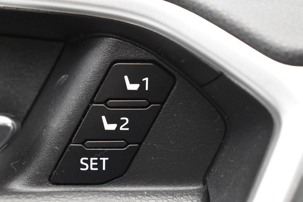 2022 Toyota RAV4 XSE 12