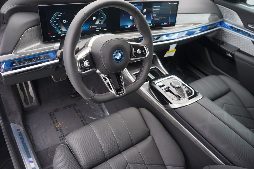 2024 BMW i7 M70 13