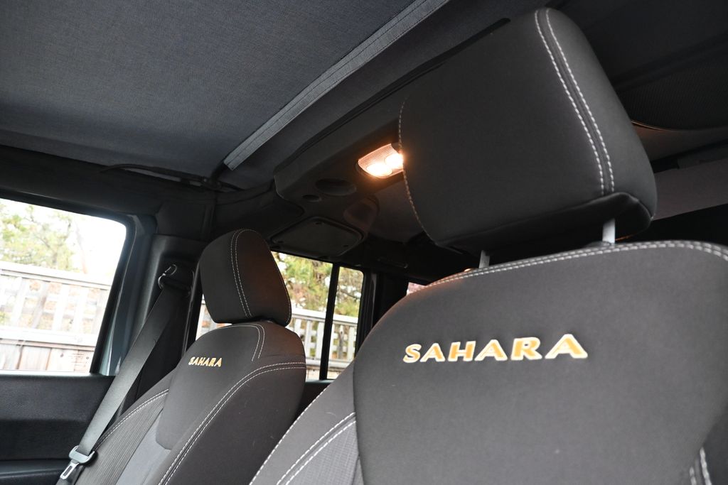 Thumbnail: 2015 Jeep Wrangler - 9