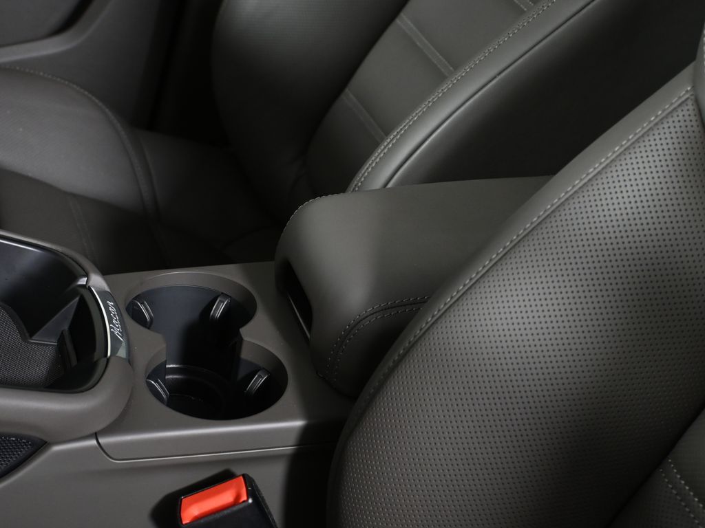 Thumbnail: 2025 Porsche Macan - 26