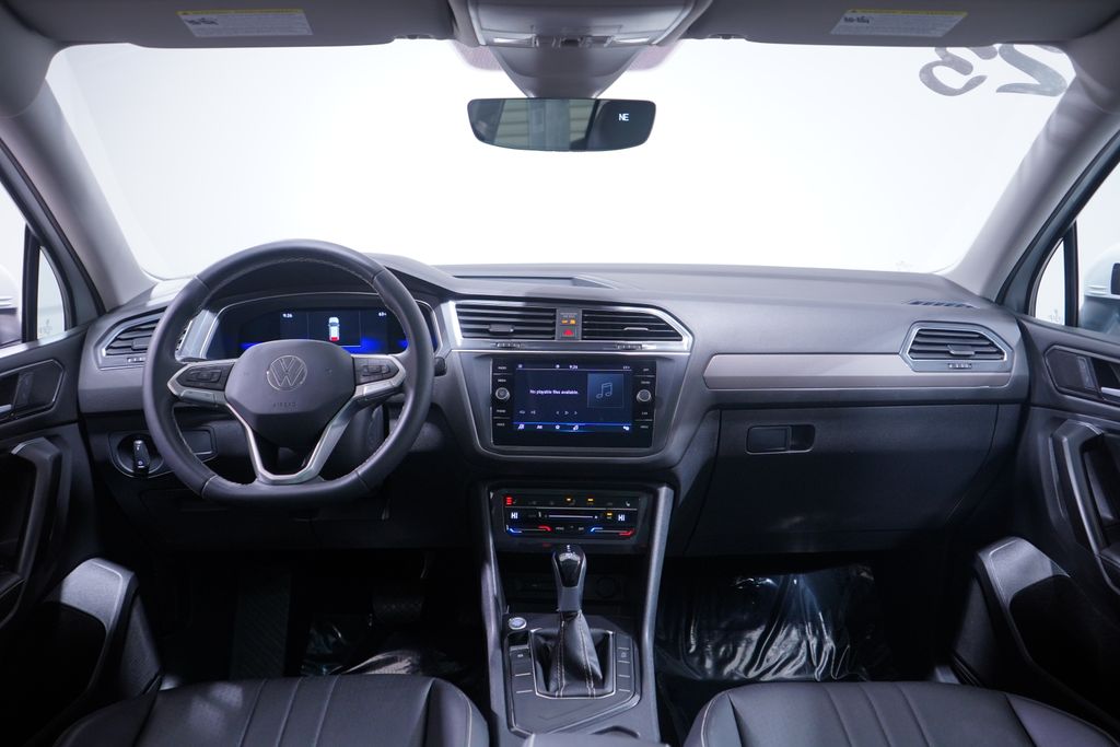 Thumbnail: 2023 Volkswagen Tiguan - 10