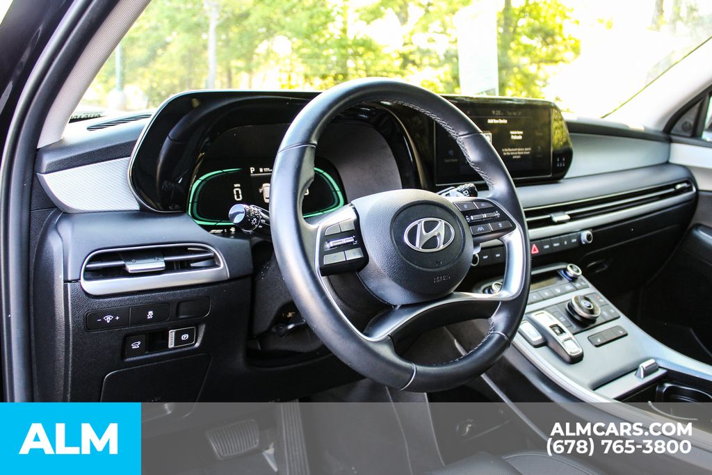 Used 2025 Black Hyundai SEL image 25